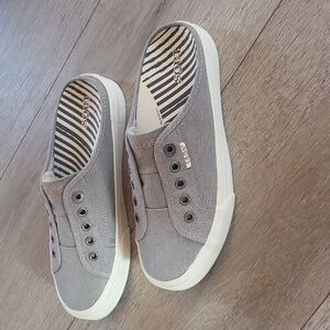Taos l Size 8 l Ladies 8 l Footwear Grey l Slides